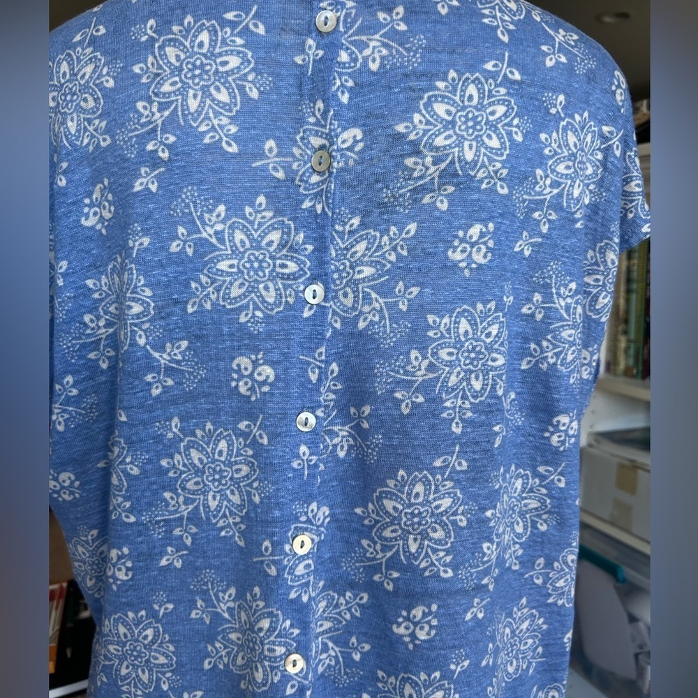 Laura Ashley 100% linen blue and white floral top size L - Picture 4 of 10